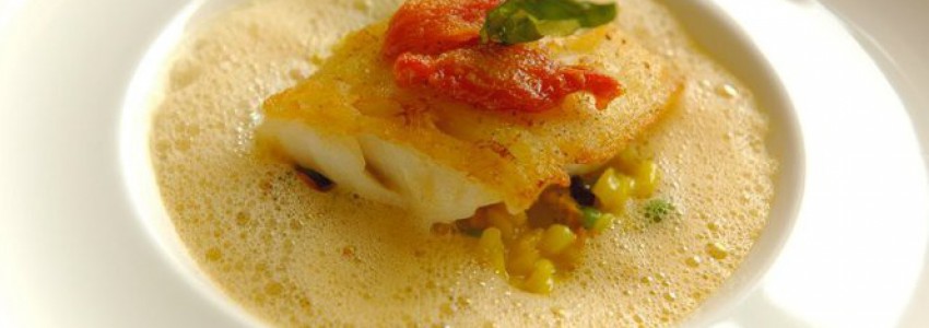 Plat de poisson en sauce
