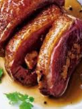 Brochette de canard aux pruneaux mariné aux 3 poivres
